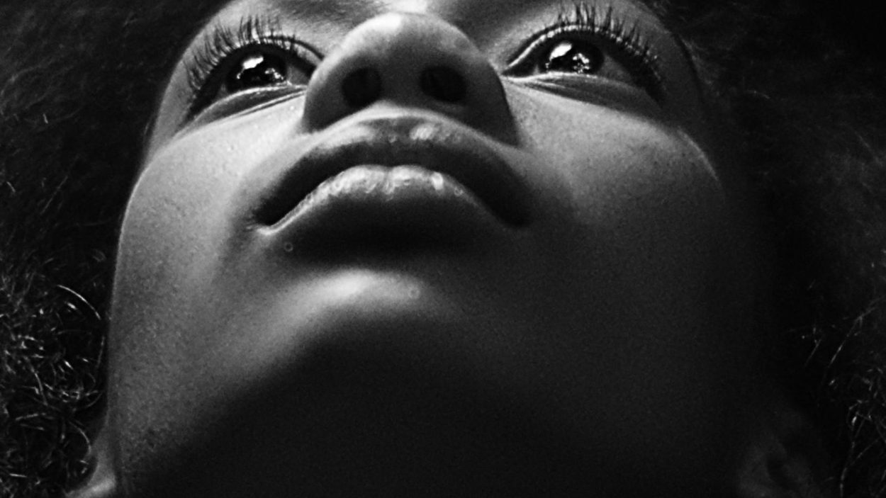 Kim Geldenhuys directing on set